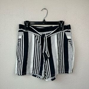 NWT INC Women’s Shorts